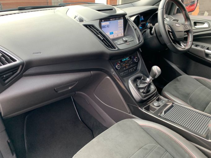 FORD KUGA ST-LINE - 5882 - 9