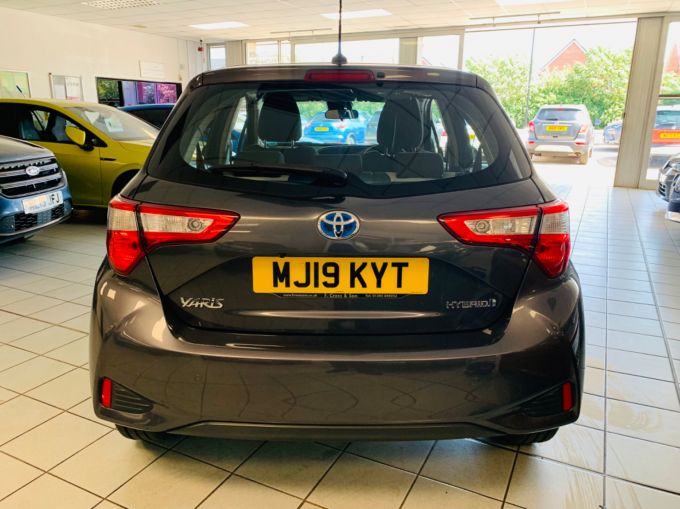 TOYOTA YARIS VVT-I ICON TECH - 5724 - 8