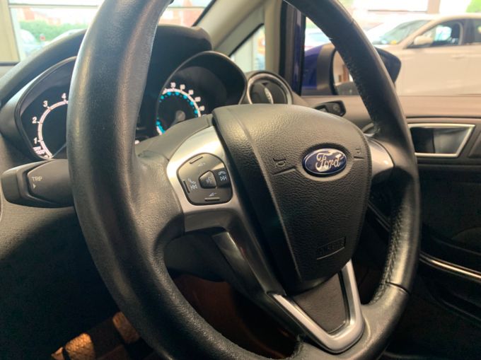 FORD FIESTA ZETEC - 5975 - 13