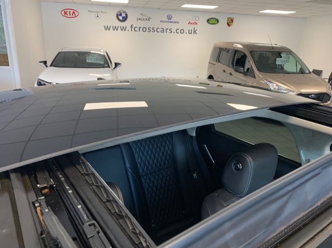 JAGUAR XJ D V6 PORTFOLIO - 5802 - 4
