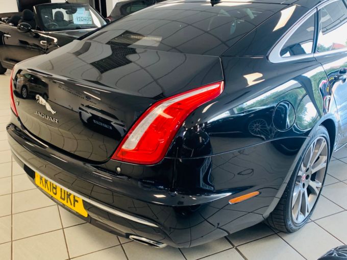 JAGUAR XJ D V6 PORTFOLIO - 5802 - 6
