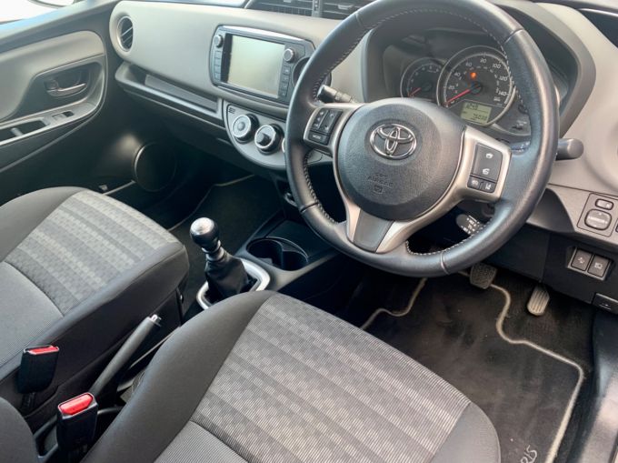 TOYOTA YARIS D-4D ICON TSS - 5847 - 11