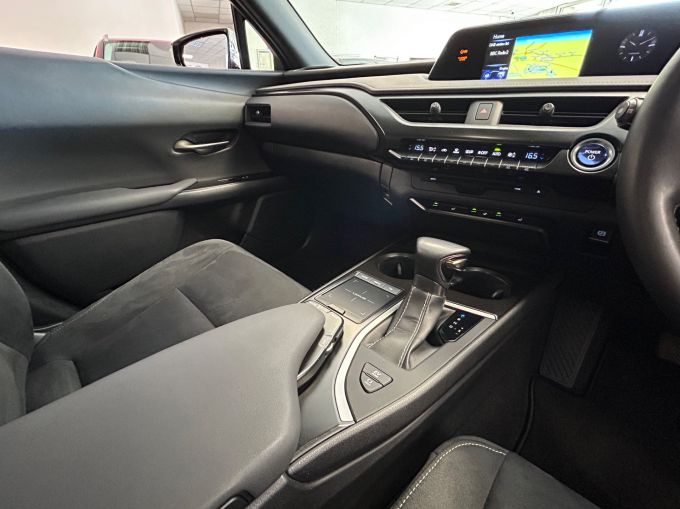 LEXUS UX 250H - 5672 - 27