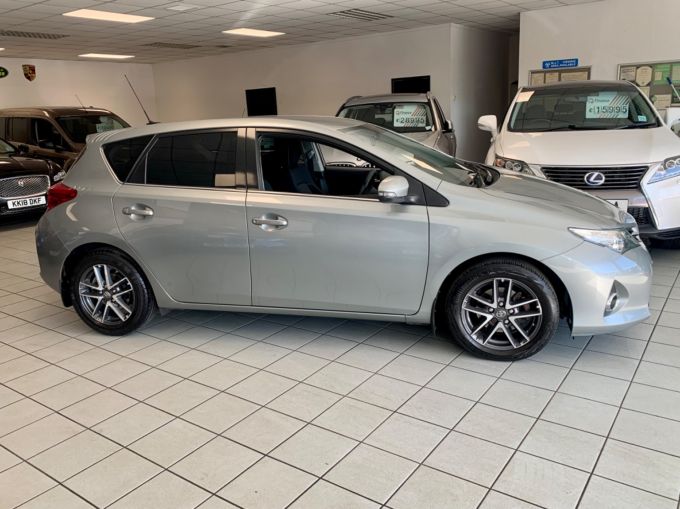 TOYOTA AURIS DUAL VVT-I ICON PLUS - 5828 - 6