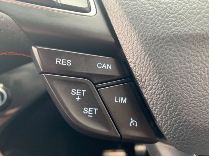 FORD KUGA ST-LINE TDCI - 4890 - 18