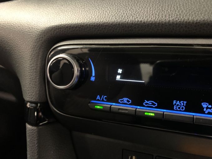 TOYOTA YARIS ICON FHEV - 5967 - 16