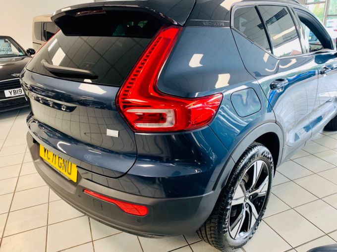 VOLVO XC40 RECHARGE T4 R-DESIGN - 5800 - 6