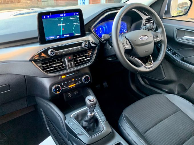 FORD KUGA TITANIUM EDITION - 5925 - 11