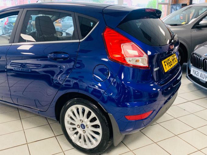 FORD FIESTA ZETEC - 5975 - 8