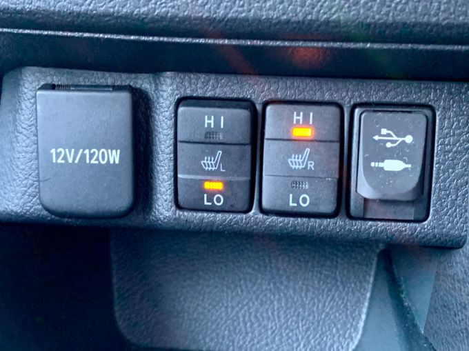 TOYOTA AURIS DUAL VVT-I ICON PLUS - 5828 - 21