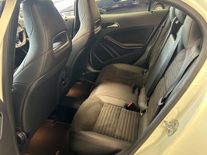 MERCEDES GLA-CLASS GLA 200 D AMG LINE - 5801 - 13
