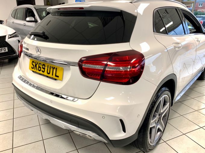 MERCEDES GLA-CLASS GLA 180 AMG LINE EDITION - 5910 - 6