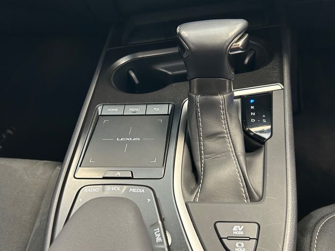 LEXUS UX 250H - 5672 - 29