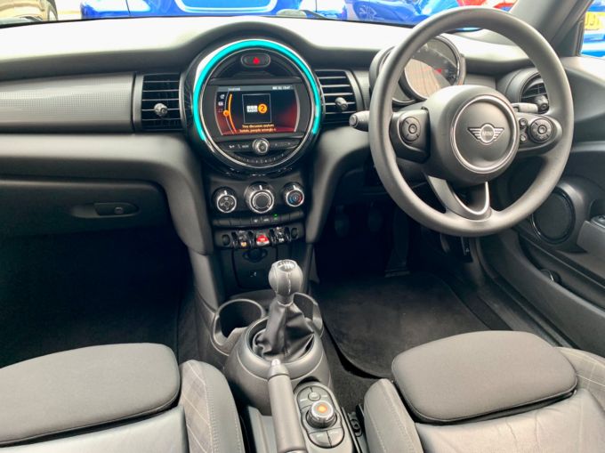 MINI CONVERTIBLE COOPER CLASSIC - 5786 - 17