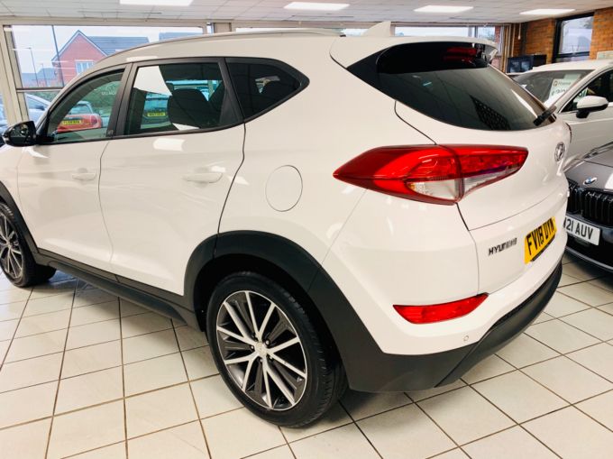 HYUNDAI TUCSON CRDI GO SE - 5951 - 2