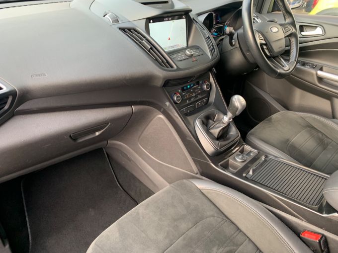 FORD KUGA ST-LINE TDCI - 5863 - 10