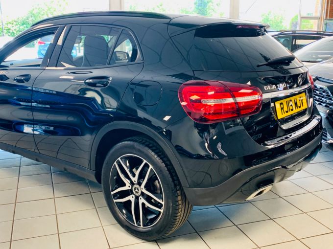 MERCEDES GLA-CLASS GLA 180 URBAN EDITION - 5682 - 9