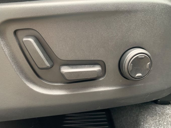 VOLVO XC40 RECHARGE T4 R-DESIGN - 5800 - 13