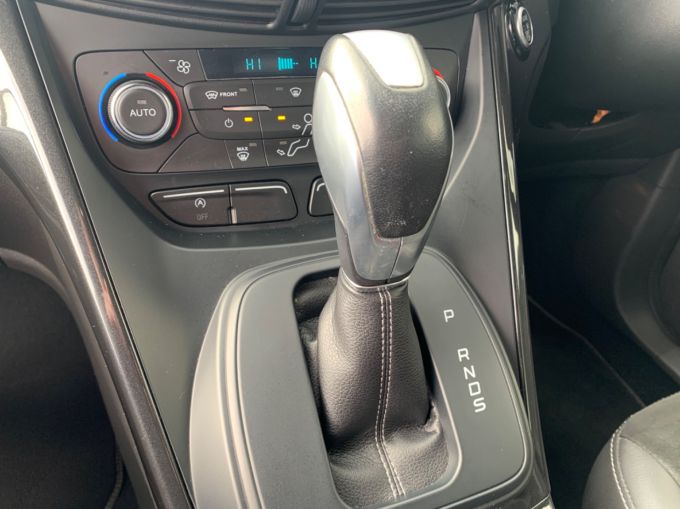FORD KUGA ST-LINE TDCI - 5605 - 13