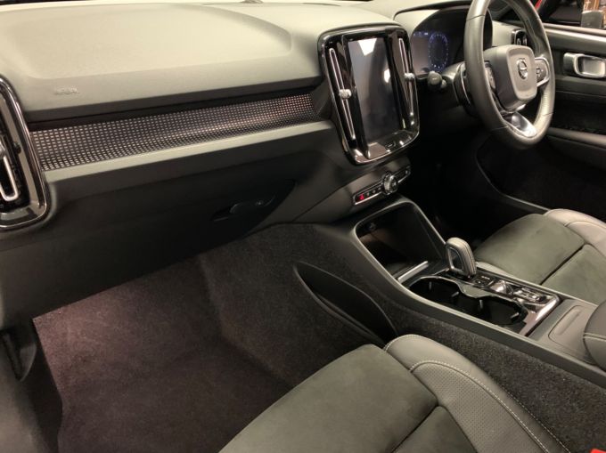 VOLVO XC40 T3 R-DESIGN - 5918 - 11