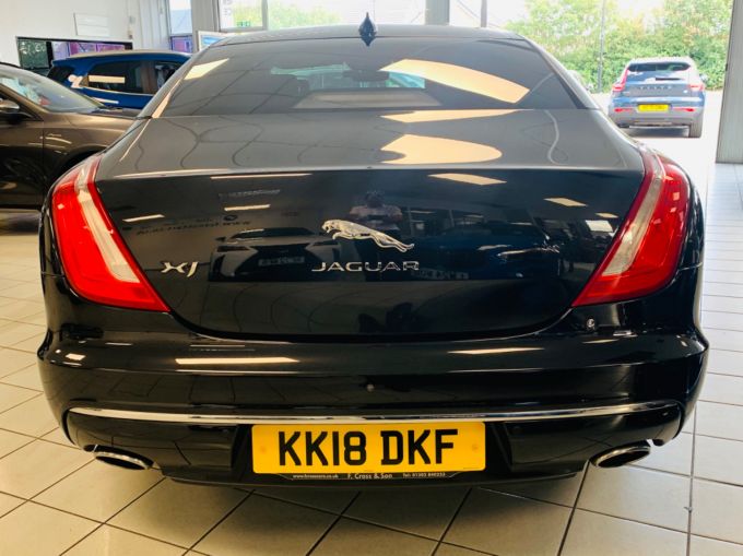 JAGUAR XJ D V6 PORTFOLIO - 5802 - 7