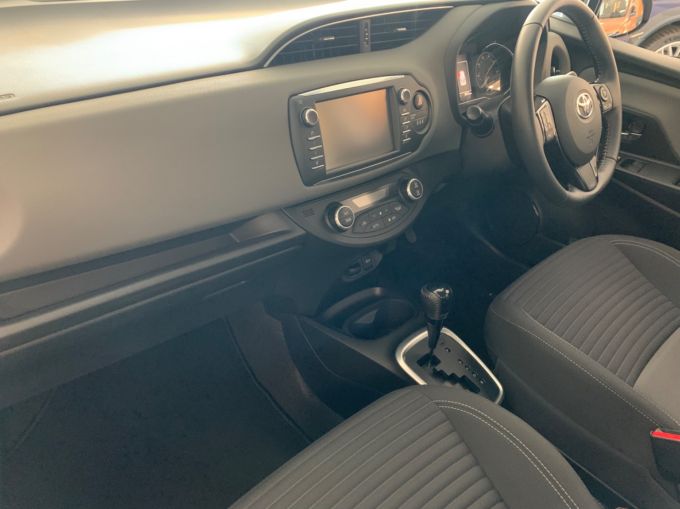 TOYOTA YARIS VVT-I ICON TECH - 5724 - 11