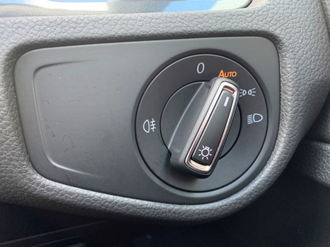 VOLKSWAGEN GOLF SE NAVIGATION TSI EVO DSG - 5106 - 19
