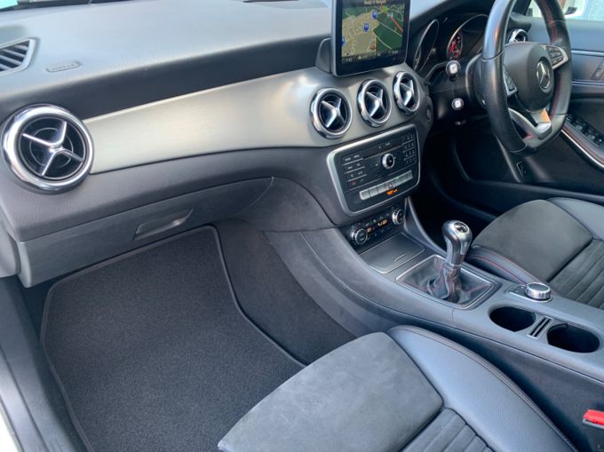 MERCEDES GLA-CLASS GLA 200 D AMG LINE - 5838 - 13