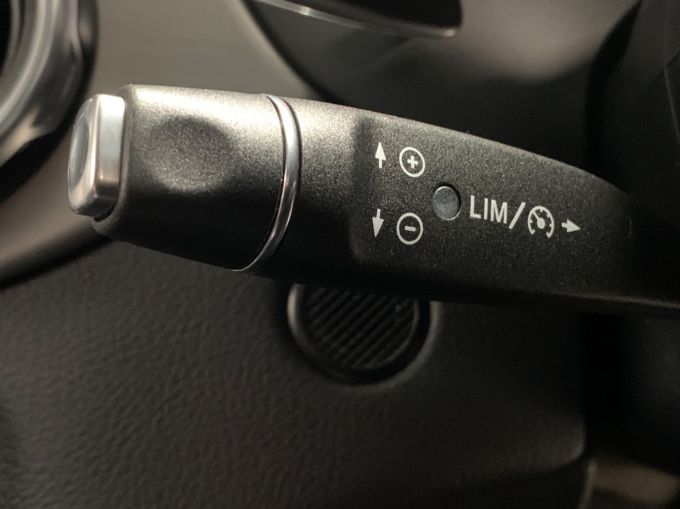 MERCEDES GLA-CLASS GLA 180 AMG LINE EDITION - 5910 - 19