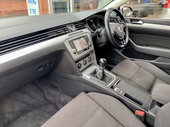 VOLKSWAGEN PASSAT SE BUSINESS TDI BLUEMOTION TECHNOLOGY - 5869 - 2