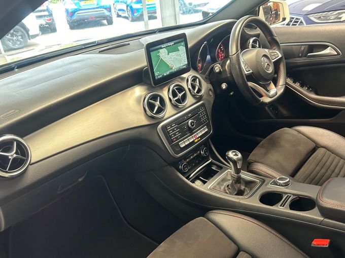MERCEDES GLA-CLASS GLA 200 D AMG LINE - 5801 - 2