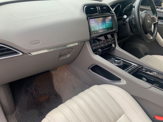 JAGUAR F-PACE PORTFOLIO AWD - 5850 - 12