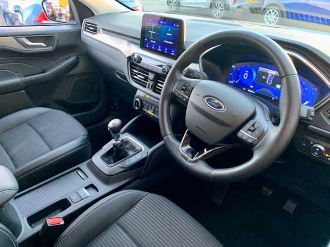 FORD KUGA TITANIUM EDITION - 5925 - 13