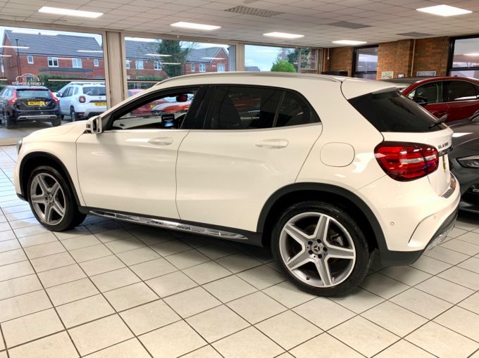 MERCEDES GLA-CLASS GLA 180 AMG LINE EDITION - 5910 - 9