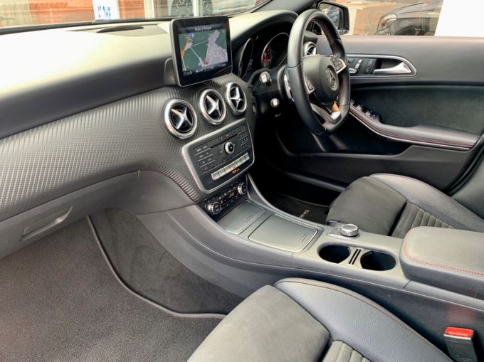 MERCEDES A-CLASS Delivering to Doncaster - 5697 - 2