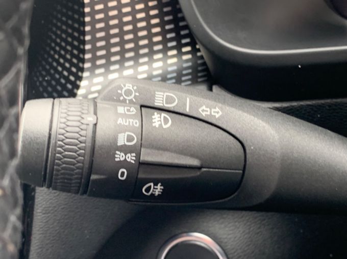 VOLVO XC40 RECHARGE T4 R-DESIGN - 5800 - 19