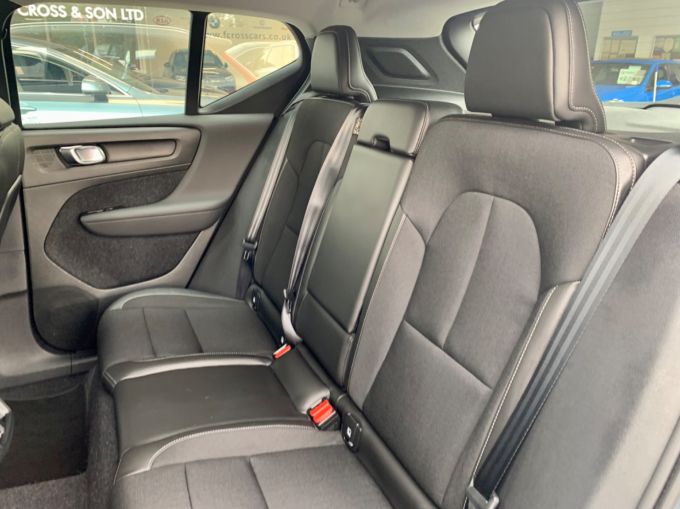 VOLVO XC40 D3 MOMENTUM - 5775 - 21