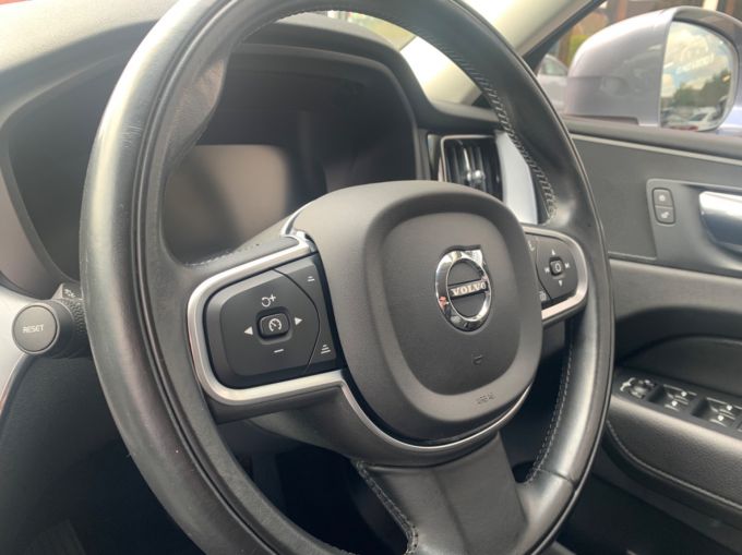 VOLVO XC60 D4 MOMENTUM AWD - 5746 - 13