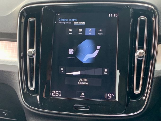 VOLVO XC40 D3 MOMENTUM - 5775 - 17