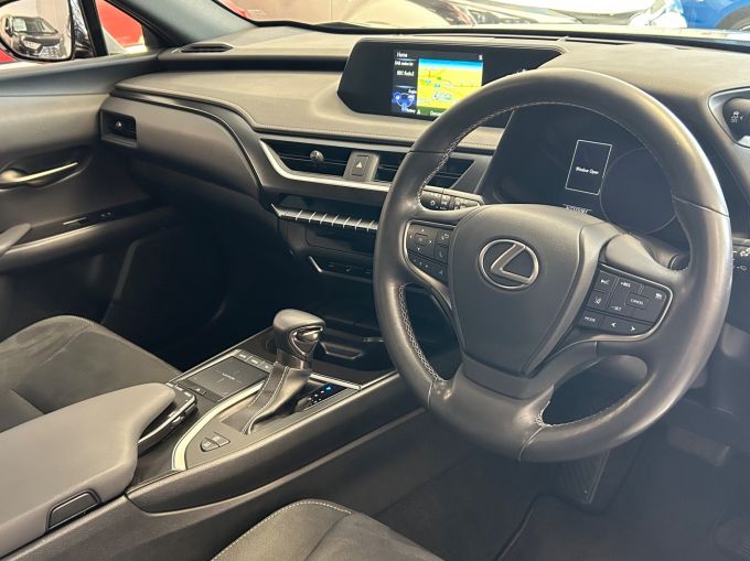 LEXUS UX 250H - 5672 - 19