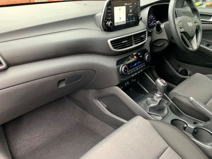 HYUNDAI TUCSON T-GDI SE NAV - 5865 - 10