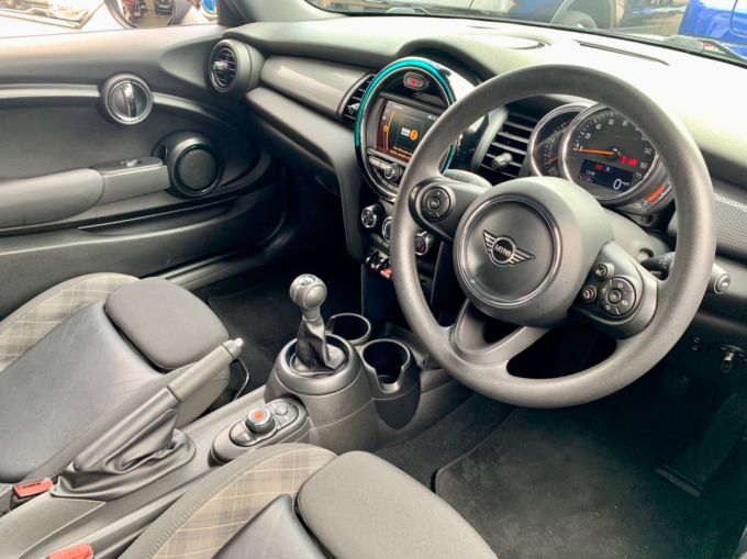 MINI CONVERTIBLE COOPER CLASSIC - 5786 - 19