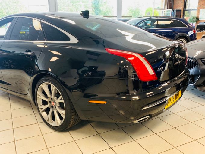 JAGUAR XJ D V6 PORTFOLIO - 5802 - 8