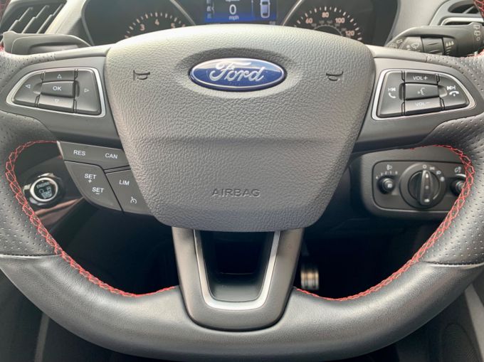 FORD KUGA ST-LINE X - 5725 - 15