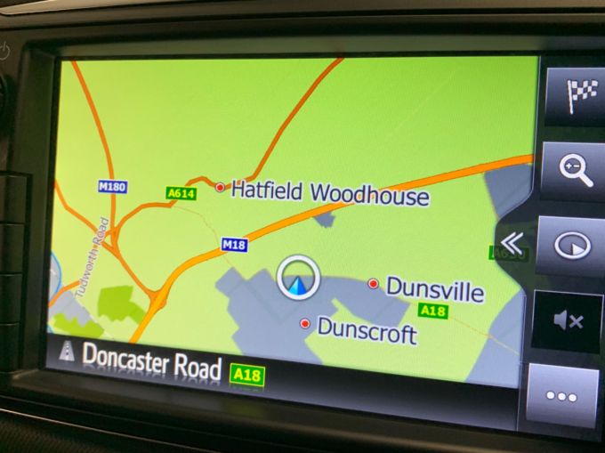 TOYOTA YARIS VVT-I DESIGN M-DRIVE S - 5927 - 2