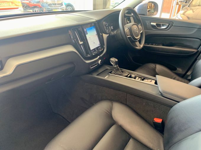 VOLVO XC60 T5 MOMENTUM AWD - 5717 - 2