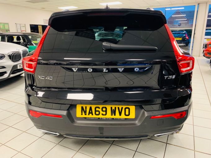 VOLVO XC40 T3 R-DESIGN - 5918 - 8