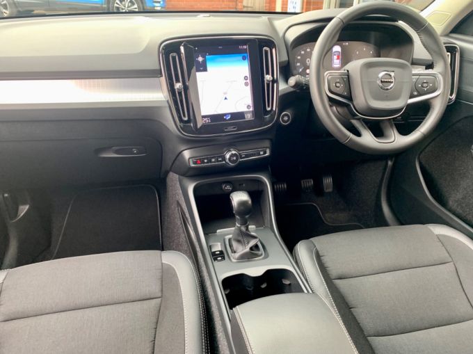 VOLVO XC40 D3 MOMENTUM - 5775 - 13