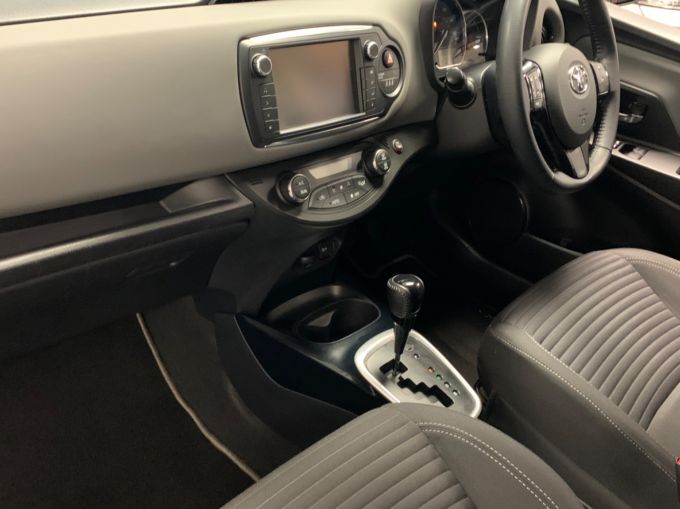 TOYOTA YARIS VVT-I DESIGN M-DRIVE S - 5927 - 9
