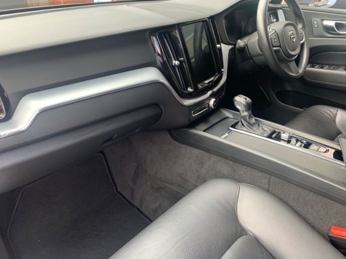 VOLVO XC60 D4 MOMENTUM AWD - 5746 - 10